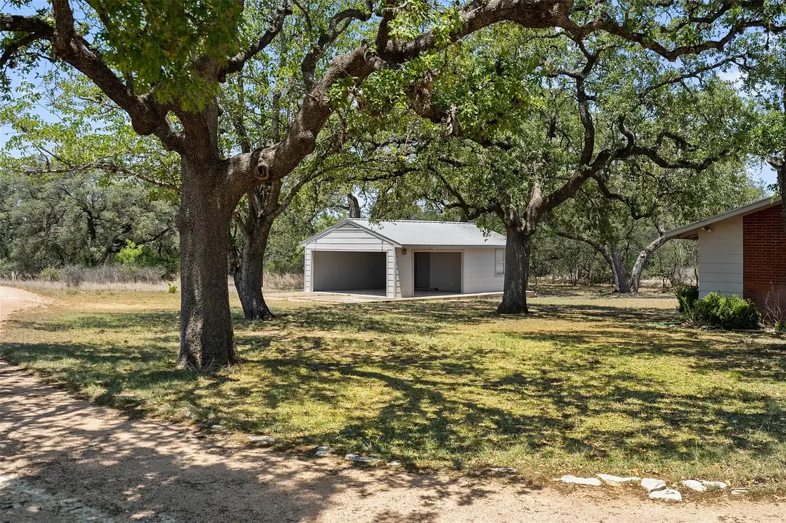2942 Ranch Road 2766 photo 12
