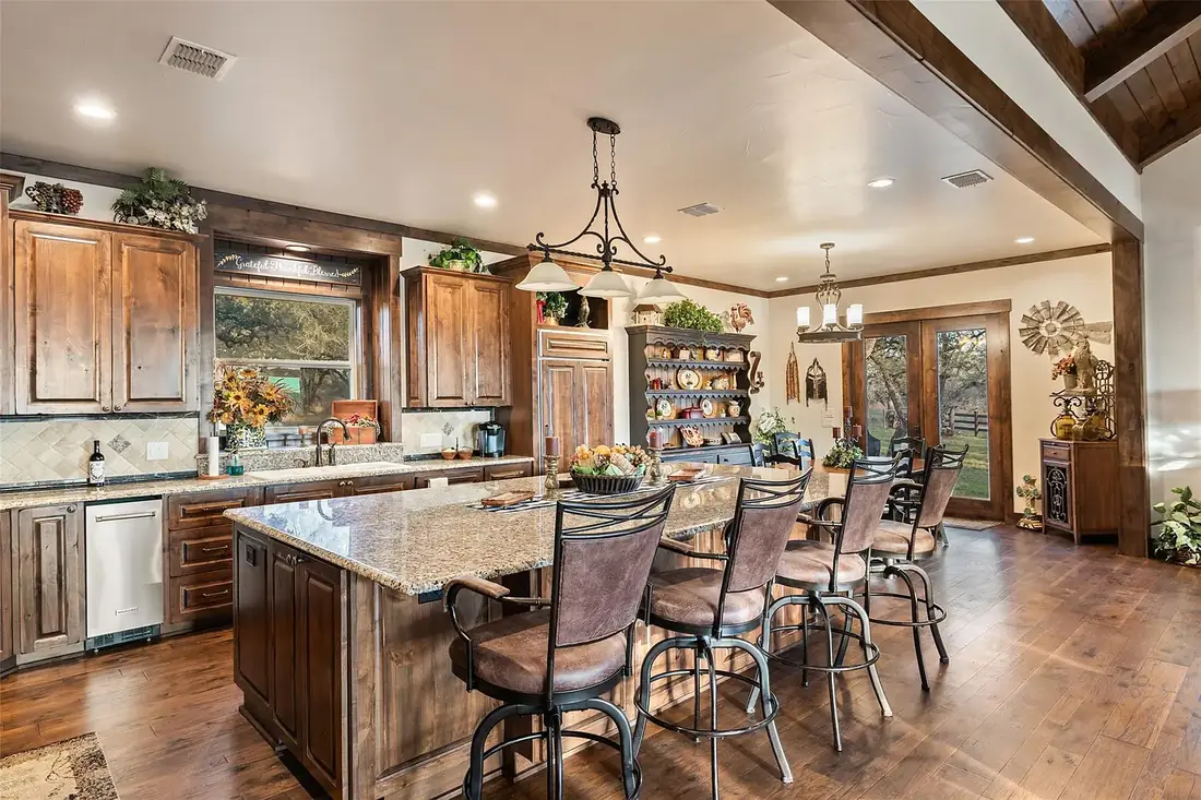 4827 Maenius Rd photo 4