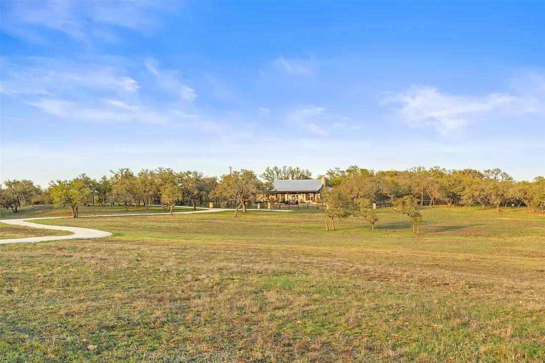 4827 Maenius Rd photo 7